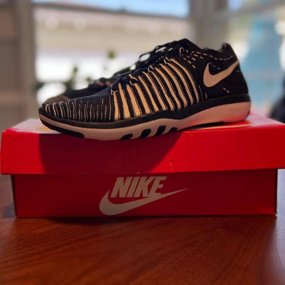 Nike sneakers - Picture 2 of 8